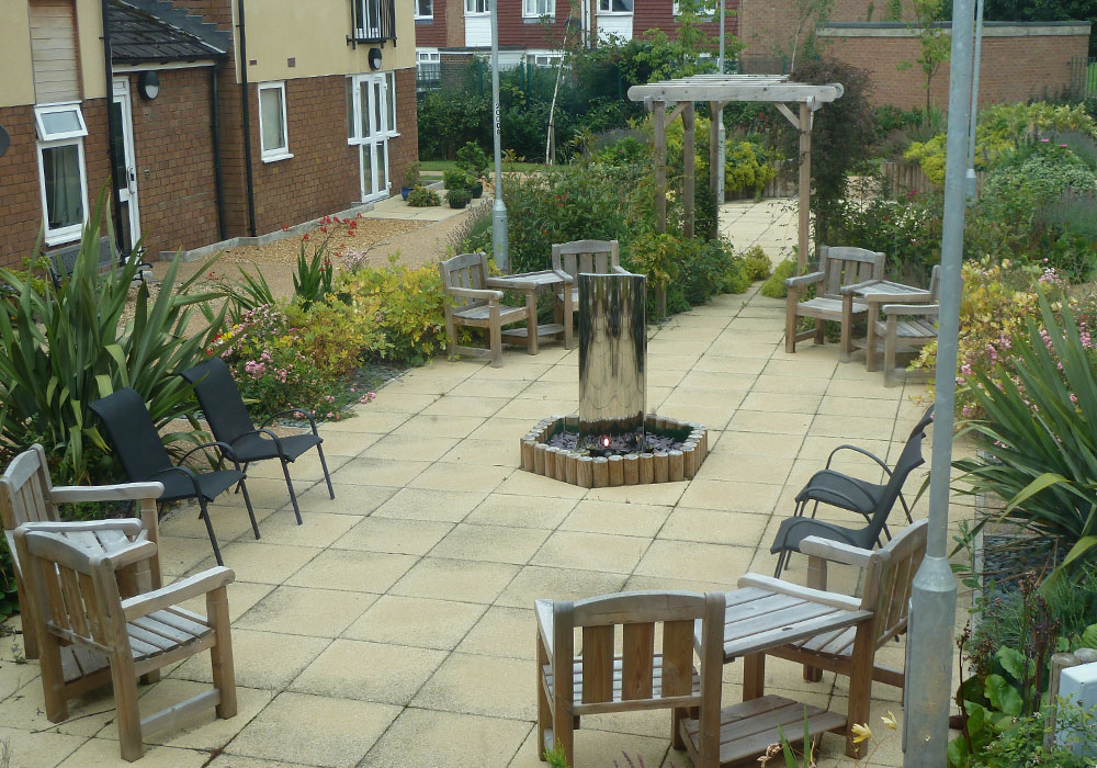 the seating area in the gardens at Windsor Court