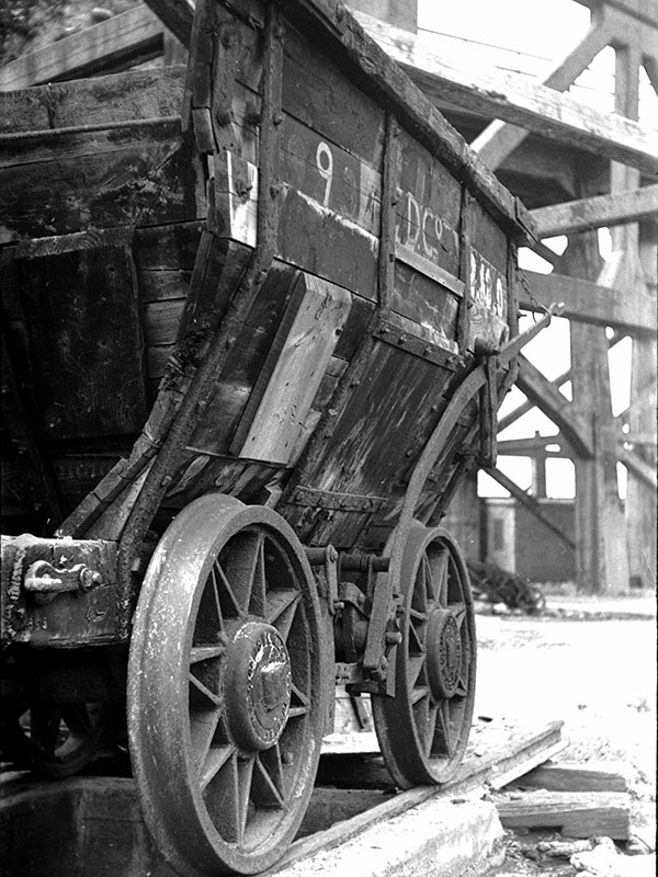 Richard Gaunt mine cart photo